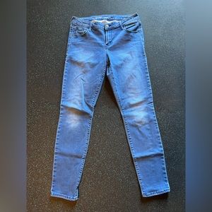 Old Navy size 6 Rockstar Secret-Soft Skinny Jeans